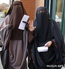 هند.. أول مسلمة تواجه الحُكْم بالسجن لارتداء النقاب في فرنسا