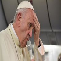 البابا فرانسيس يعتذر عن تصريحات أغضبت ضحايا الاعتداءات الجنسية