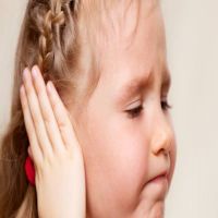 إزاى تعرفى إن طفلك عنده التهاب فى الأذن؟